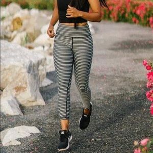 ZYIA Aztec Adrenaline 7/8 Leggings Size 14-16 Black White Print 24'' Inseam